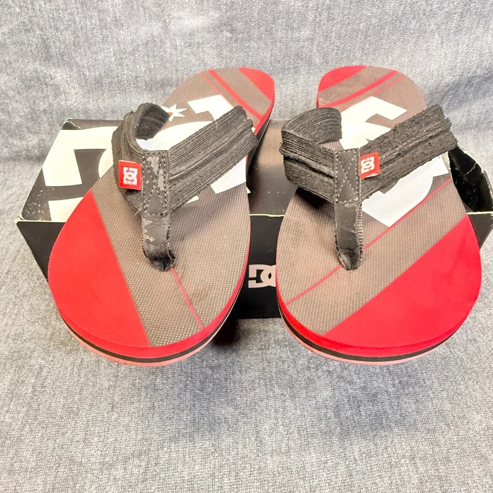 DC Shoes Central Graffik BX Mens 13 Red Black White Synthetic Skate Flip Flops